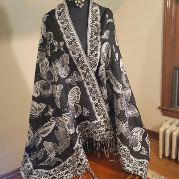 Made in Mexico Reversible Wrap - Picture 7 of 11